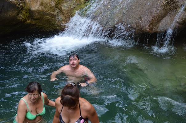 Файл:Кошница с девочками в сауне.jpg